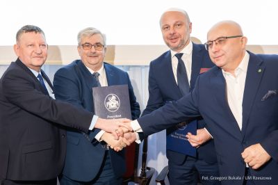 zdjęcie z podpisania porozumienia dotyczącego północno-wschodniej obwodnicy Rzeszowa, fot. Grzegorz Bukała, Urząd Miasta Rzeszowa